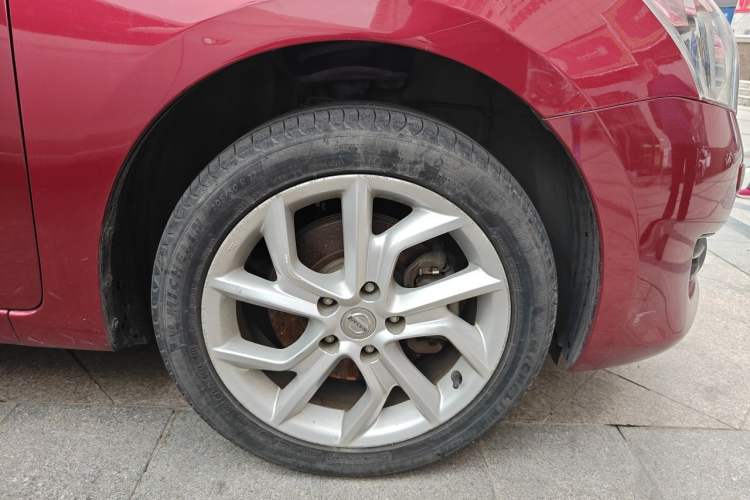 Used Nissan Tiida 2011 1.6T M-CVT Cool Edition Right Front Wheel Hub