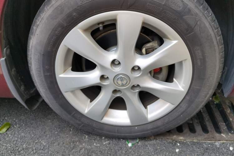 Used Nissan Tiida 2011 1.6L CVT Smart Version Right Front Wheel Hub
