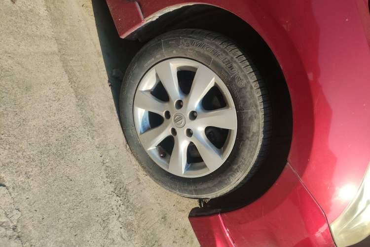 Used Nissan Tiida 2011 1.6L CVT Smart Version Right Front Wheel Hub