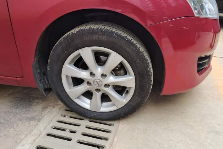 Used Nissan Tiida 2011 1.6L CVT Comfort Model Right Front Wheel Hub