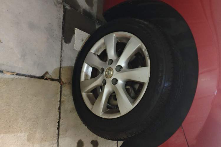 Used Nissan Tiida 2011 1.6L CVT Comfort Model Right Front Wheel Hub