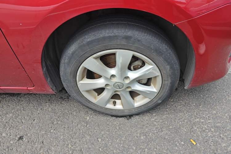Used Nissan Tiida 2011 1.6L CVT Smart Version Right Front Wheel Hub