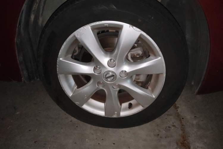 Used Nissan Tiida 2011 1.6L CVT Comfort Model Right Front Wheel Hub