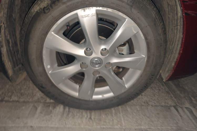 Used Nissan Tiida 2011 1.6L CVT Comfort Model Right Front Wheel Hub
