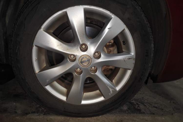 Used Nissan Tiida 2011 1.6L CVT Smart Version Right Front Wheel Hub