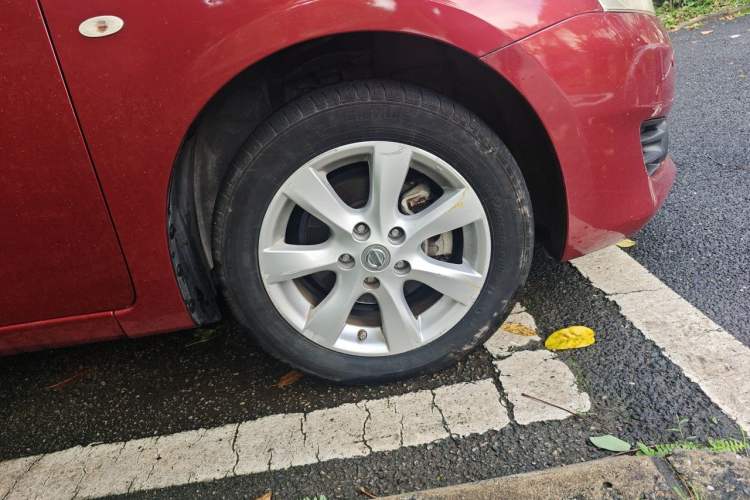 Used Nissan Tiida 2011 1.6L CVT Comfort Model Right Front Wheel Hub
