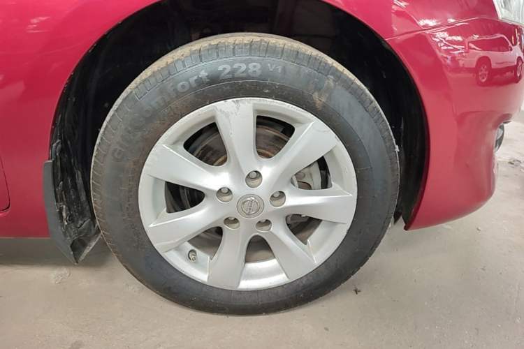 Used Nissan Tiida 2011 1.6L CVT Comfort Model Right Front Wheel Hub