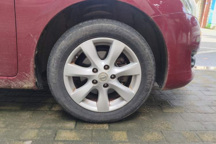 Used Nissan Tiida 2011 1.6L CVT Smart Version Right Front Wheel Hub