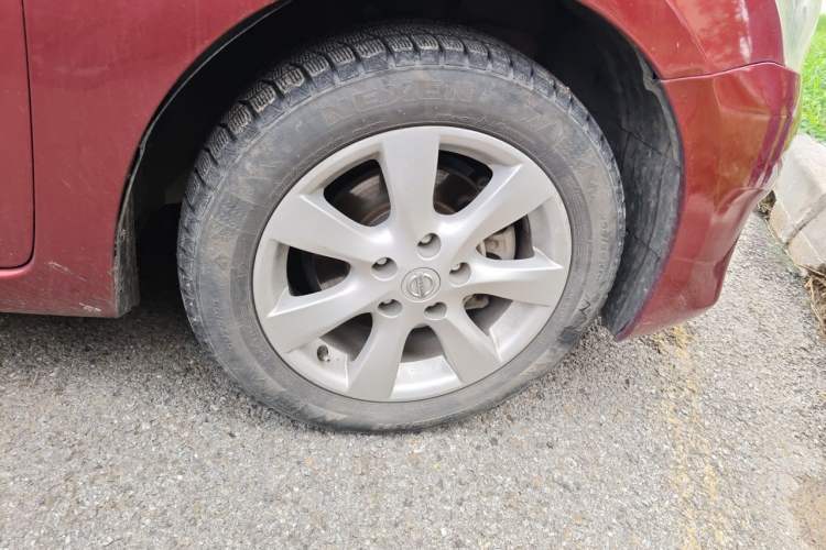 Used Nissan Tiida 2011 1.6L CVT Luxury Edition Right Front Wheel Hub