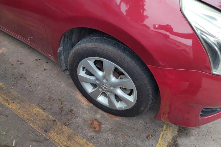 Used Nissan Tiida 2011 1.6L CVT Comfort Model Right Front Wheel Hub
