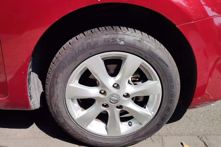 Used Nissan Tiida 2011 1.6L CVT Smart Version Right Front Wheel Hub