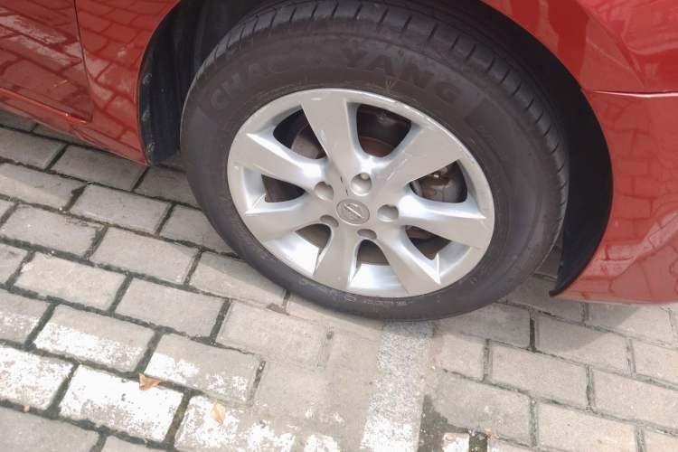 Used Nissan Tiida 2011 1.6L CVT Smart Version Right Front Wheel Hub
