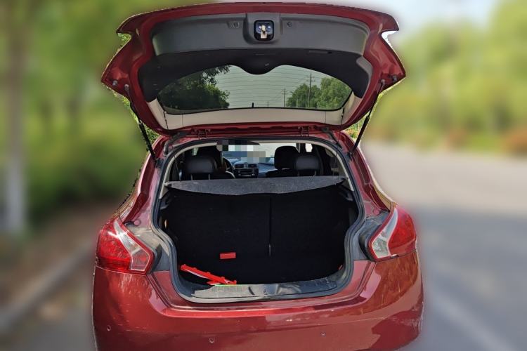 Used Nissan Tiida 2011 1.6L CVT Smart Version Trunk