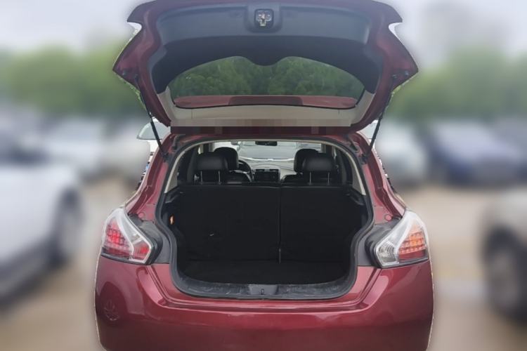 Used Nissan Tiida 2011 1.6T M-CVT Cool Edition Trunk