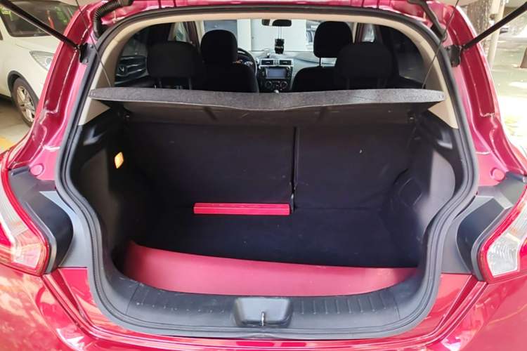 Used Nissan Tiida 2011 1.6L CVT Comfort Model Trunk
