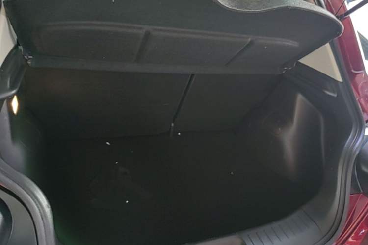 Used Nissan Tiida 2011 1.6L CVT Smart Version Trunk
