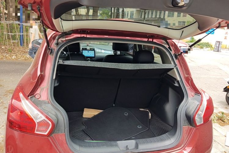 Used Nissan Tiida 2011 1.6L CVT Smart Version Trunk