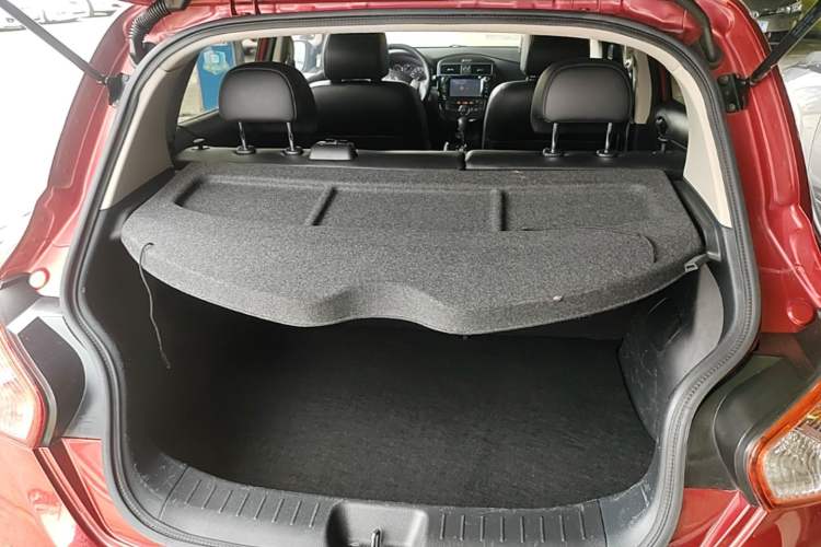 Used Nissan Tiida 2011 1.6L CVT Smart Version Trunk