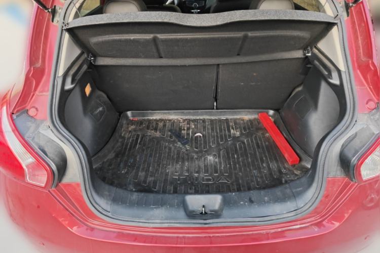 Used Nissan Tiida 2011 1.6L CVT Smart Version Trunk