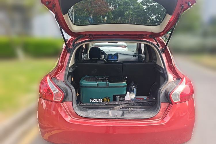 Used Nissan Tiida 2011 1.6L Manual Smart Version Trunk