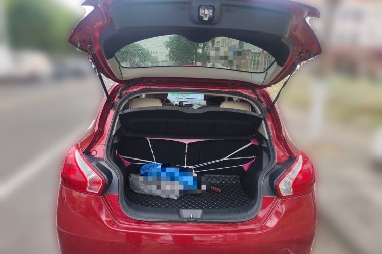 Used Nissan Tiida 2011 1.6L Manual Comfort Edition Trunk