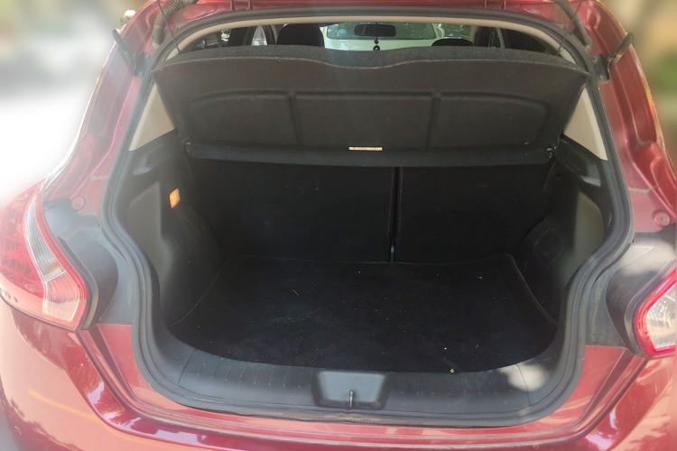 Used Nissan Tiida 2011 1.6L CVT Smart Version Trunk