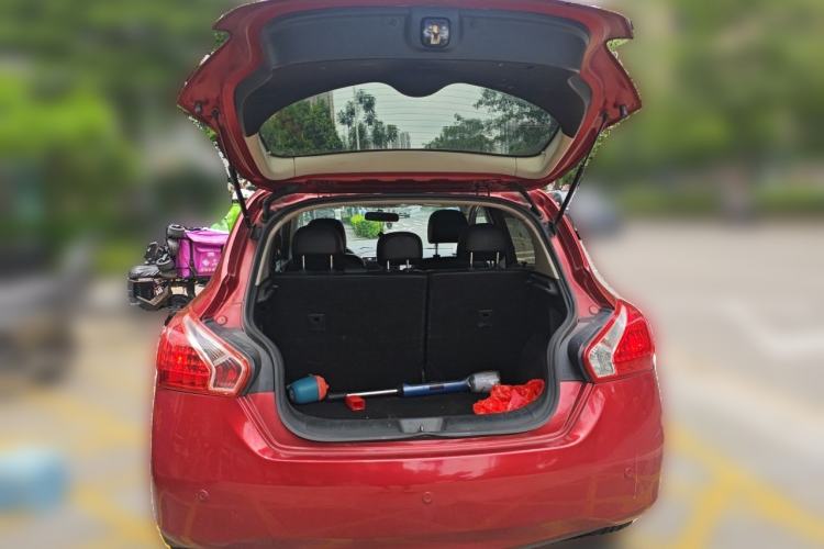 Used Nissan Tiida 2011 1.6L CVT Smart Version Trunk