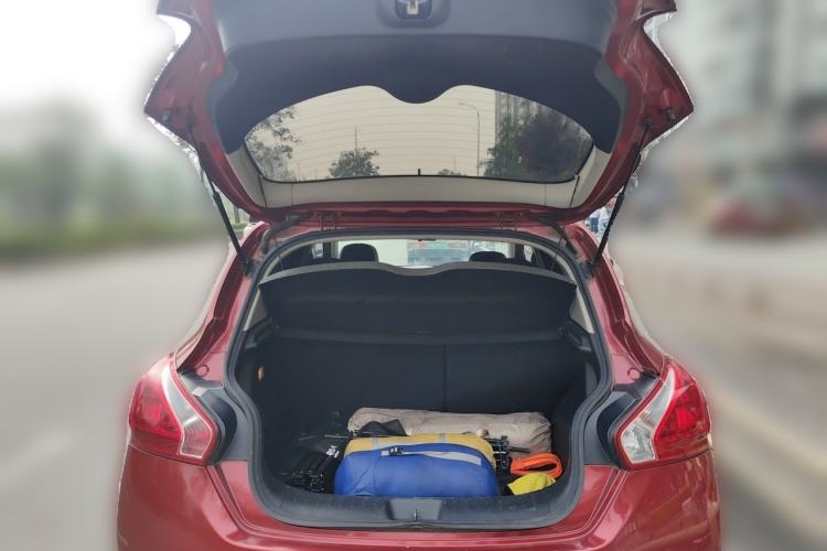 Used Nissan Tiida 2011 1.6L CVT Smart Version Trunk