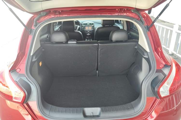Used Nissan Tiida 2011 1.6L CVT Smart Version Trunk