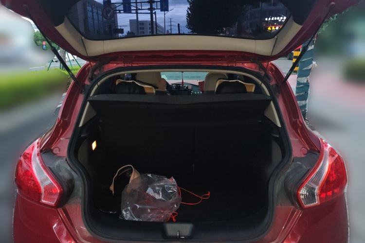 Used Nissan Tiida 2011 1.6L CVT Smart Version Trunk