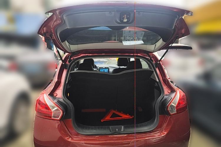 Used Nissan Tiida 2011 1.6L CVT Smart Version Trunk
