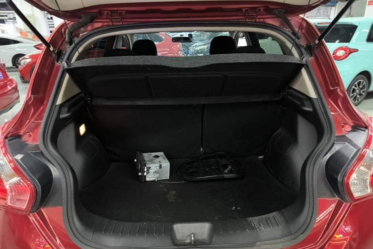 Used Nissan Tiida 2011 1.6L CVT Comfort Model Trunk