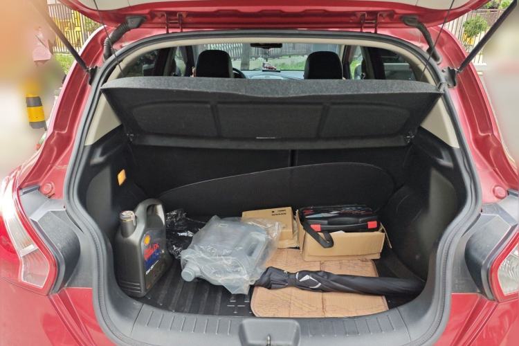 Used Nissan Tiida 2011 1.6L CVT Smart Version Trunk