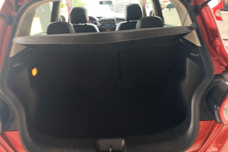 Used Nissan Tiida 2011 1.6L CVT Smart Version Trunk