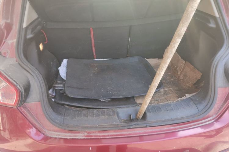 Used Nissan Tiida 2011 1.6L CVT Smart Version Trunk