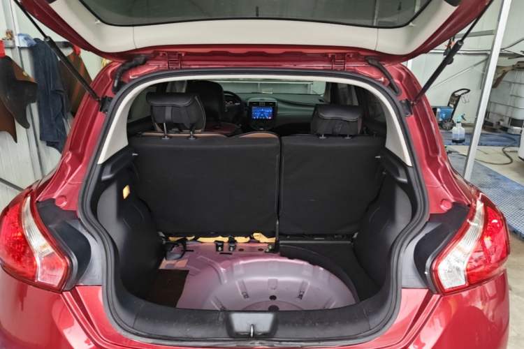 Used Nissan Tiida 2011 1.6L CVT Comfort Model Trunk