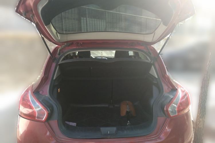 Used Nissan Tiida 2011 1.6L CVT Smart Version Trunk