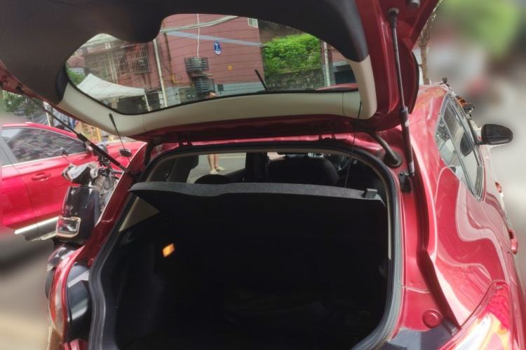 Used Nissan Tiida 2011 1.6L CVT Smart Version Trunk