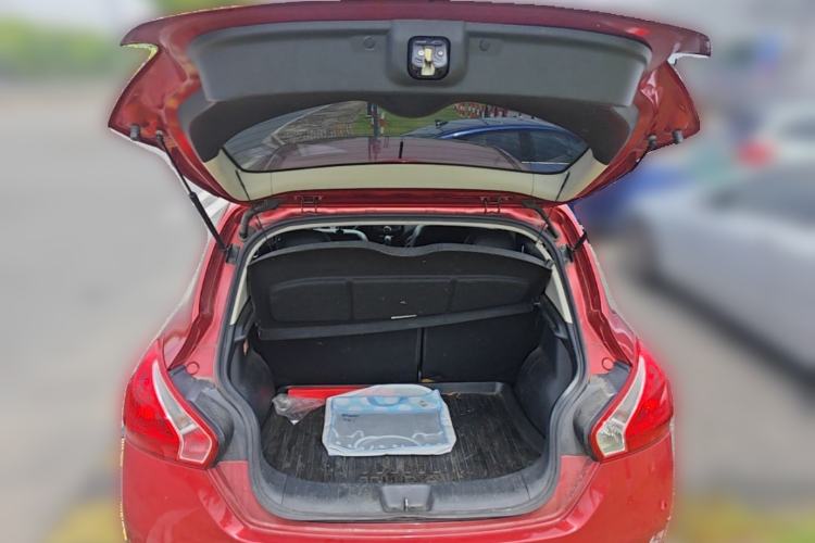 Used Nissan Tiida 2011 1.6L CVT Smart Version Trunk