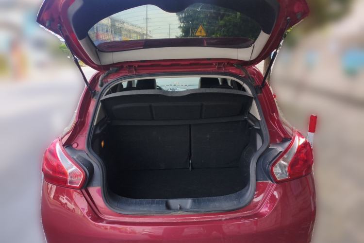 Used Nissan Tiida 2011 1.6L CVT Smart Version Trunk