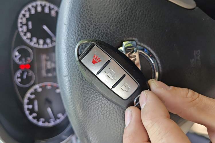 Used Nissan Tiida 2011 1.6L CVT Smart Version Vehicle Key