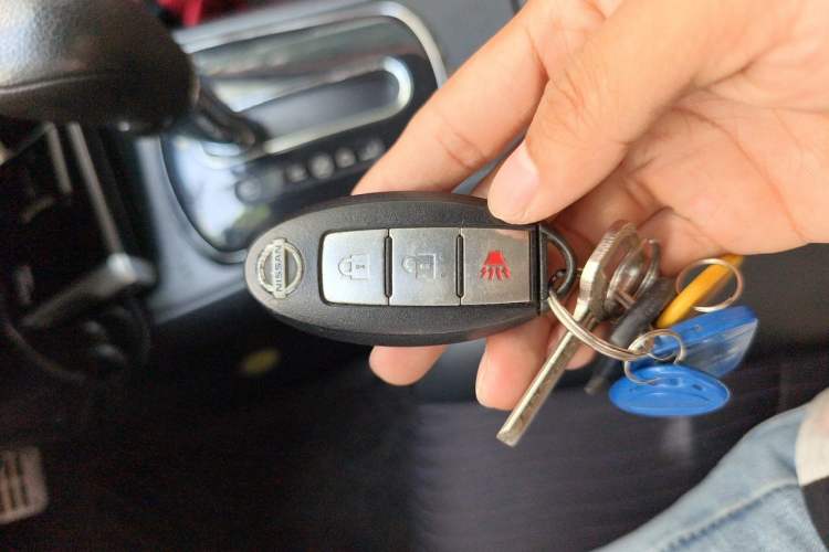 Used Nissan Tiida 2011 1.6L CVT Smart Version Vehicle Key