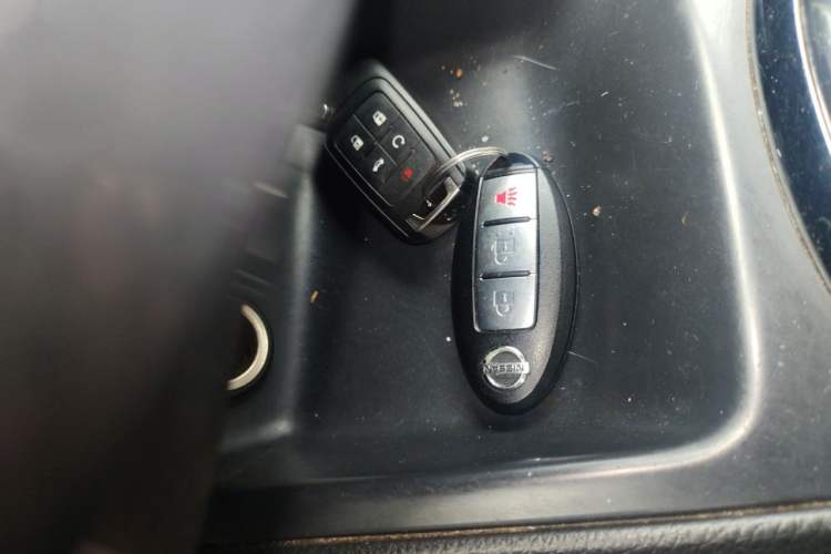 Used Nissan Tiida 2011 1.6L CVT Smart Version Vehicle Key