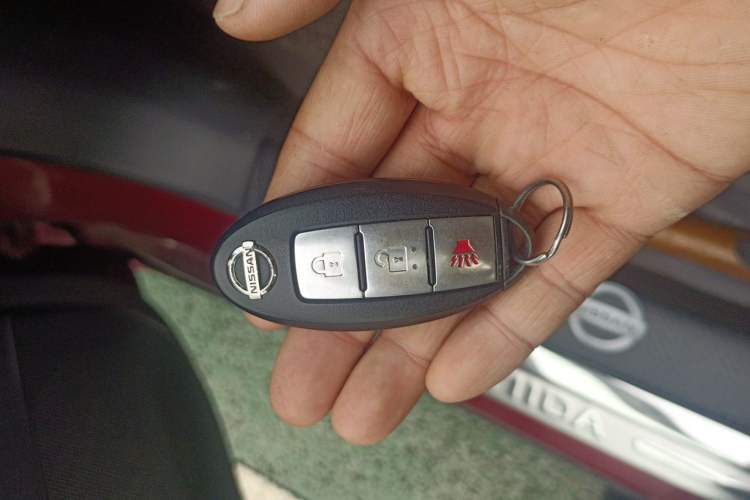 Used Nissan Tiida 2011 1.6L CVT Smart Version Vehicle Key