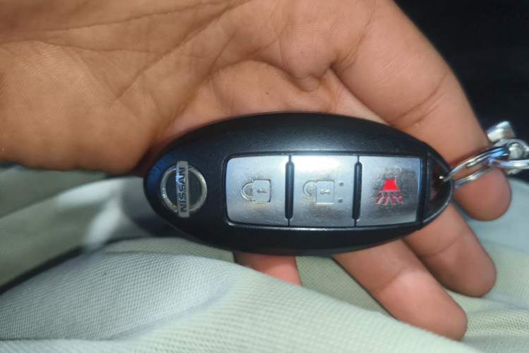 Used Nissan Tiida 2011 1.6L CVT Smart Version Vehicle Key