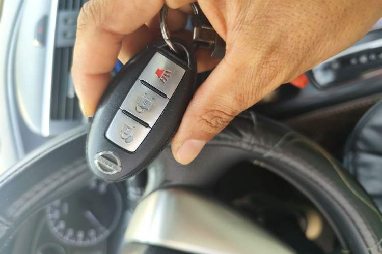 Used Nissan Tiida 2011 1.6L CVT Smart Version Vehicle Key