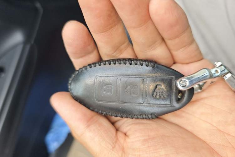 Used Nissan Tiida 2011 1.6L CVT Smart Version Vehicle Key