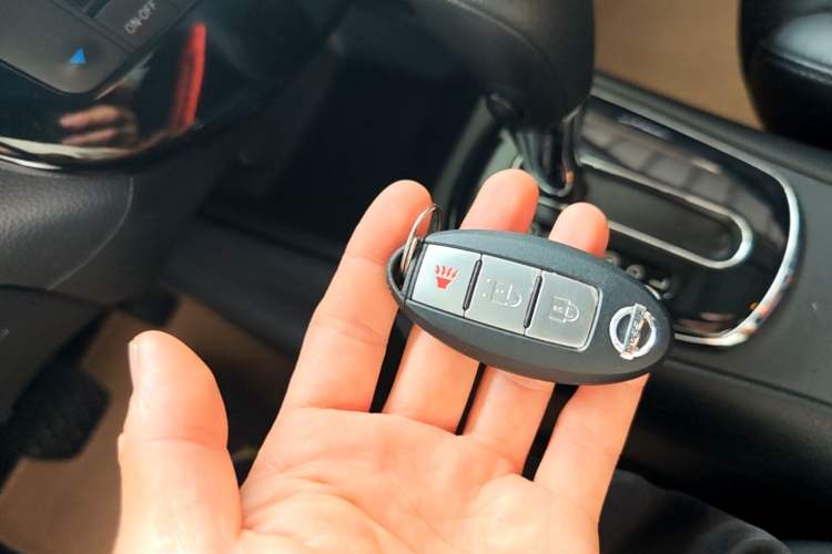 Used Nissan Tiida 2011 1.6L CVT Smart Version Vehicle Key