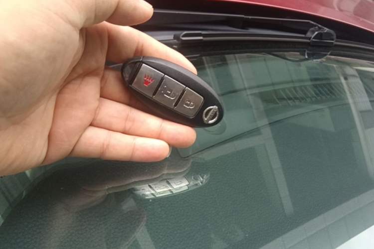 Used Nissan Tiida 2011 1.6L CVT Smart Version Vehicle Key