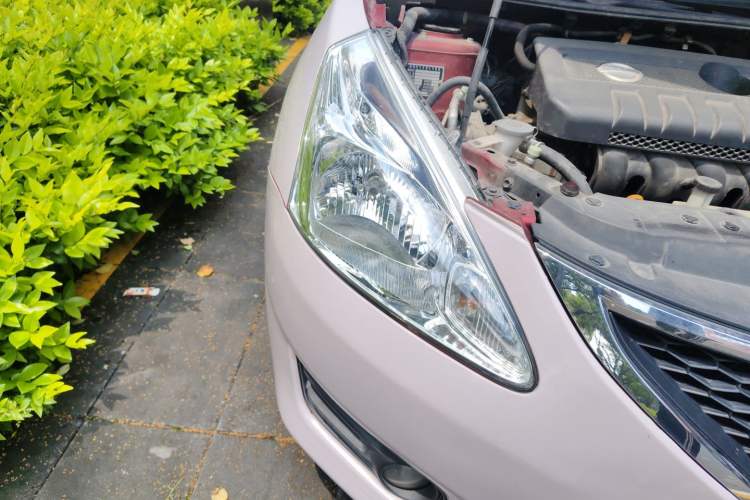 Used Nissan Tiida 2011 1.6L CVT Smart Version Right Front Headlight
